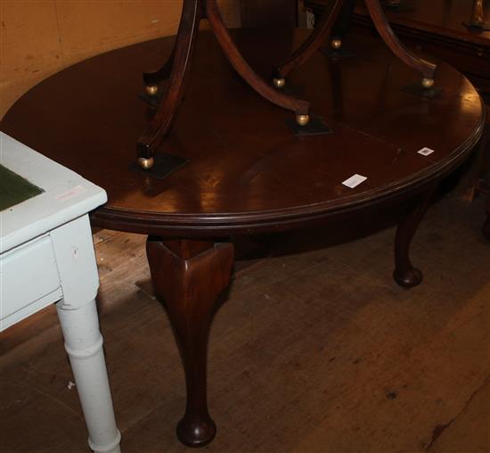 1930s mahogany oval extending table(-)